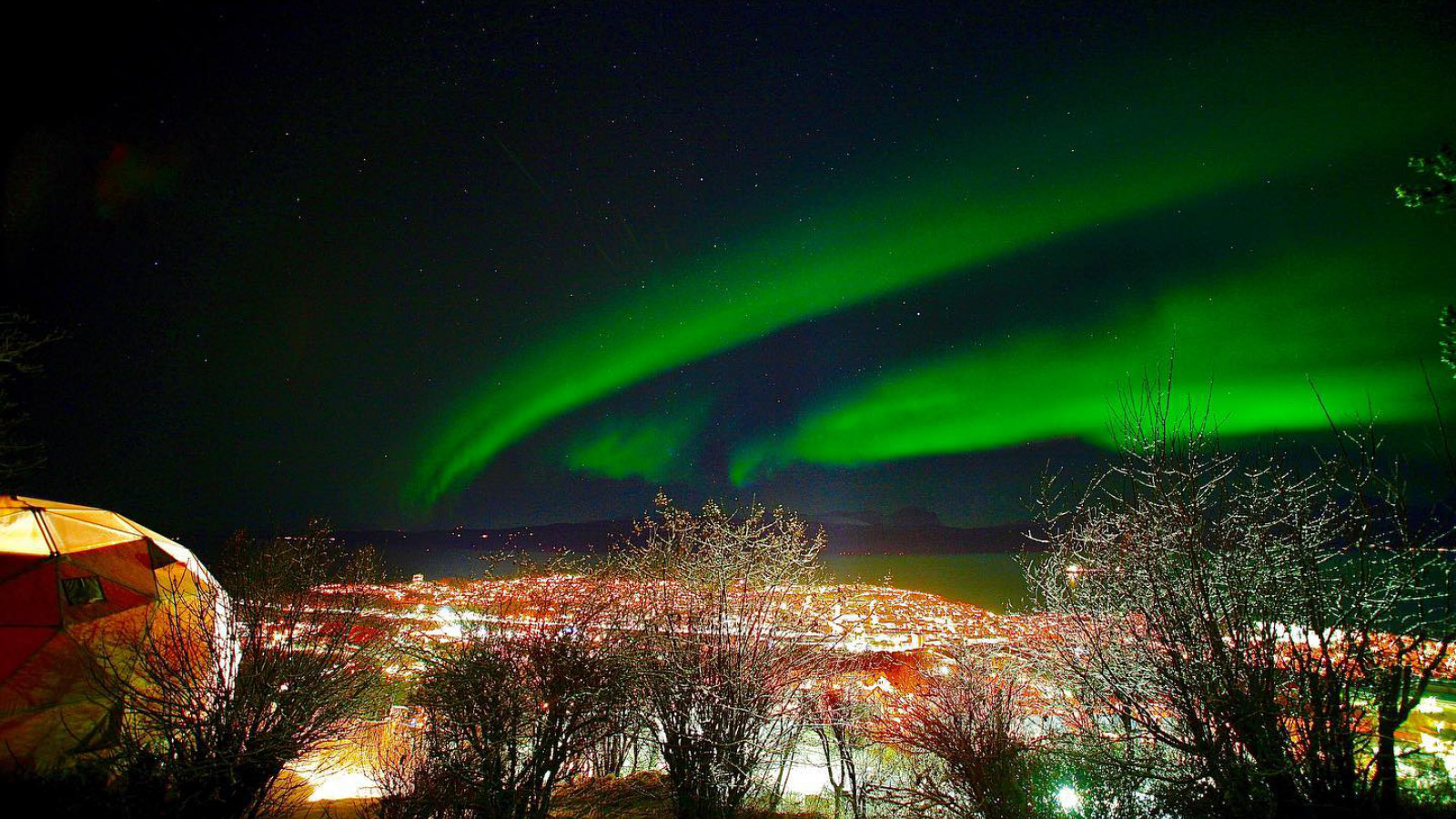 Nordlys over Narvik. Foto: Arctic Dome.