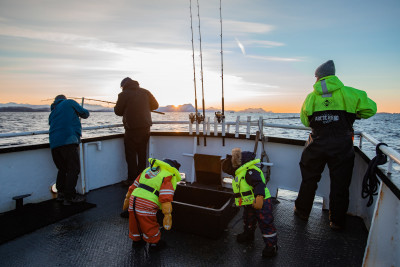 Fiskeutstyr og varmedresser er inkludert i turen. Foto: Salten Explorer.