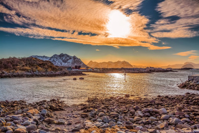 Lys og natur gir et fantastisk bakteppe for opplevelser i Laukvik. Foto: Livland Gård.