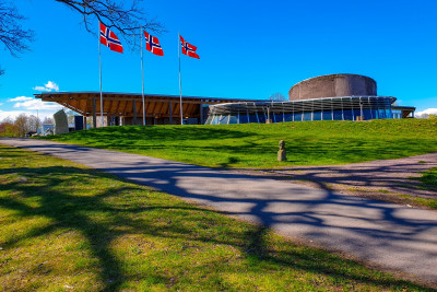 Selve senteret ble åpnet av Dronning Sonja i 2000. Foto: Midgard vikingsenter.