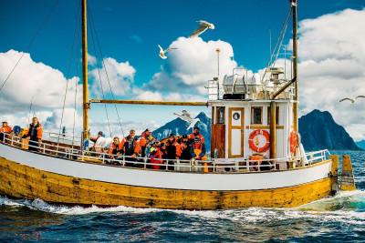 Fisketur fra Svolvær med den over 100 år gamle MS Symra. Foto: XXLofoten.