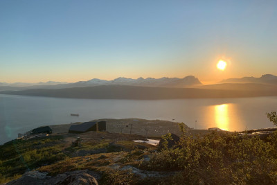 Solnedgang over Narvik. Foto: Narvikfjellet.
