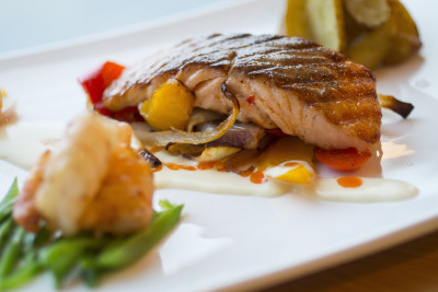 Restauranten Symra serverer fantastiske retter med lokale råvarer. Foto: Havila Hotel Ivar Aasen.