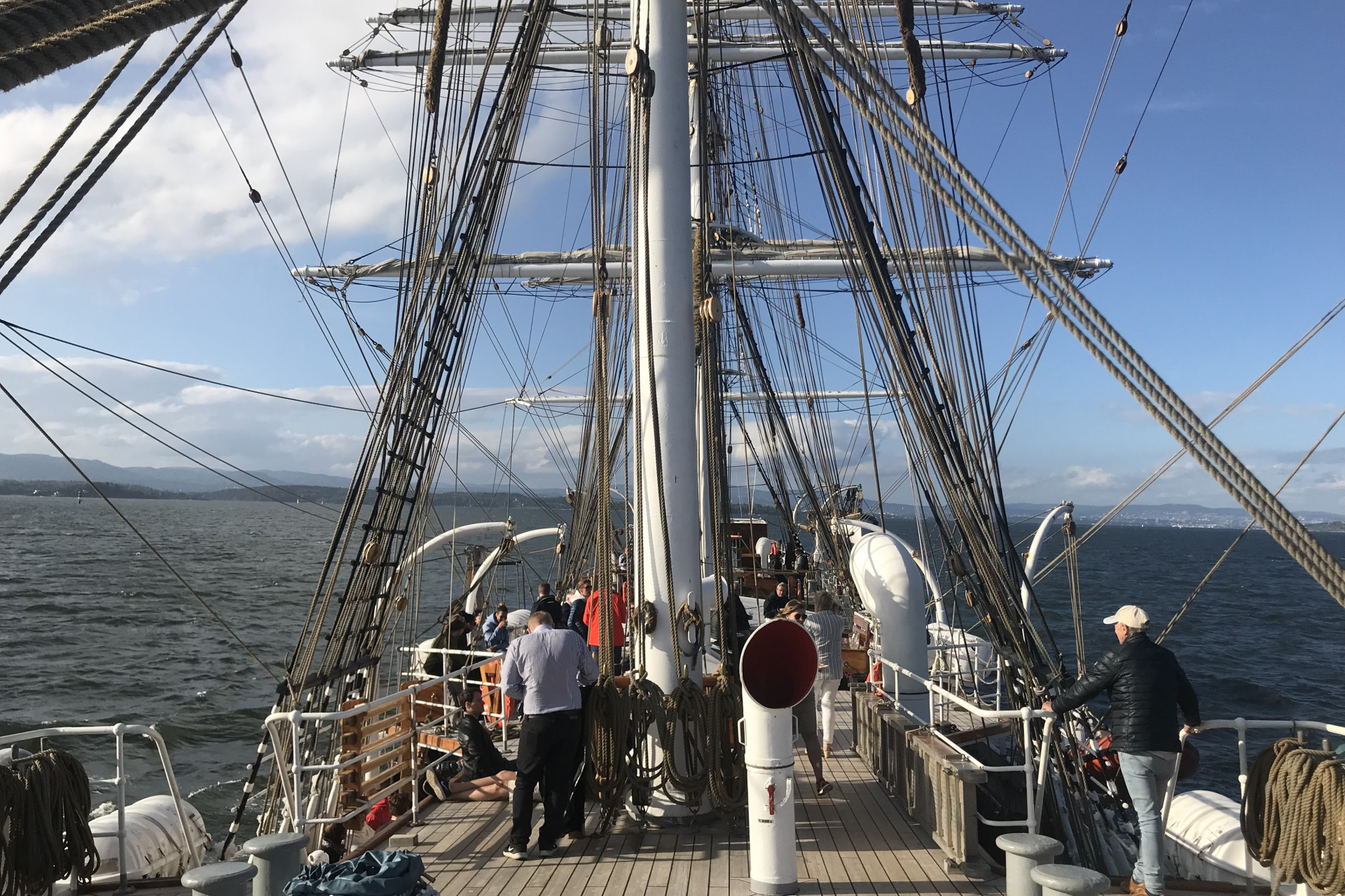 Christian Radich på vei sørover i Oslo-fjorden. Foto: Adventure Tailor.