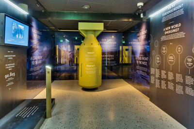 Bilde fra den delen av utstillingen som handler om nåtiden. Foto: Narvik Krigsmuseum.