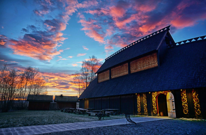 Vinterbilde av Midgard Vikingsenter i Horten. Foto: Midgard Vikingsenter.