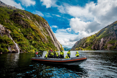 RIB innerst i Trollfjorden. Foto: XXLofoten.