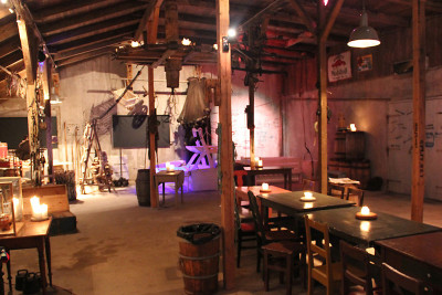 Et historisk lokale med mange historiske gjenstander og kuriositeter. Foto: Full Steam.