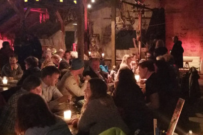 Topp stemning med god mat og drikke. Foto: Full Steam.