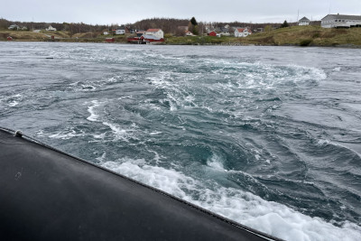 Sterke krefter i de naturskapte malstrømmene i Saltstraumen. Foto: Adventure Tailor.