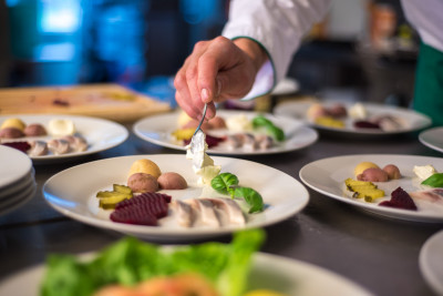 Lokale råvarer, lokal mattradisjon og kreativitet. Foto: Livland Gård.